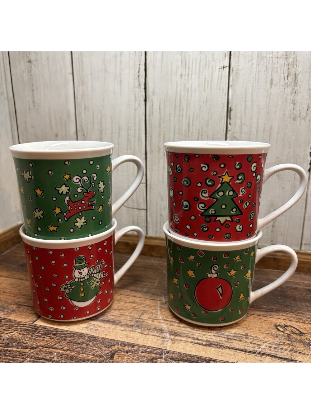 Set of 4 Gibson Everyday Christmas Holiday Festive Coffee Mugs Tea Cups 1 CHIP
